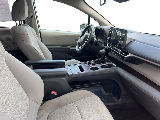 2021 Toyota Sienna LE 8 Passenger
