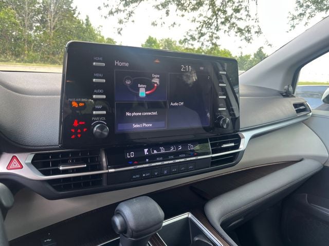 2021 Toyota Sienna LE 8 Passenger