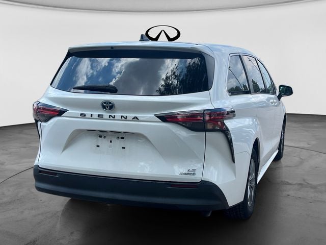 2021 Toyota Sienna LE 8 Passenger