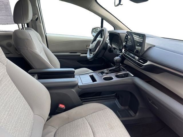 2021 Toyota Sienna LE 8 Passenger