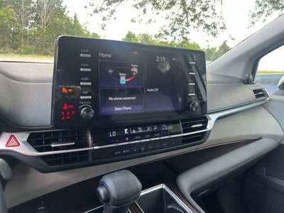 2021 Toyota Sienna LE 8 Passenger