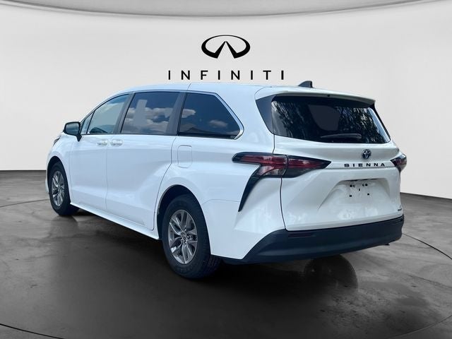 2021 Toyota Sienna LE 8 Passenger