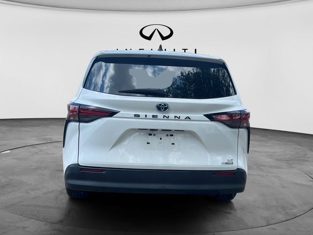 2021 Toyota Sienna LE 8 Passenger
