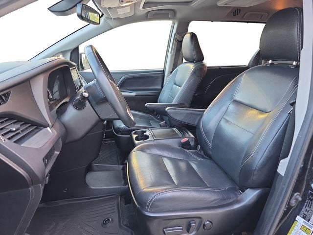 2018 Toyota Sienna SE Premium 8 Passenger