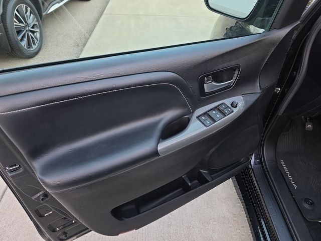 2018 Toyota Sienna SE Premium 8 Passenger