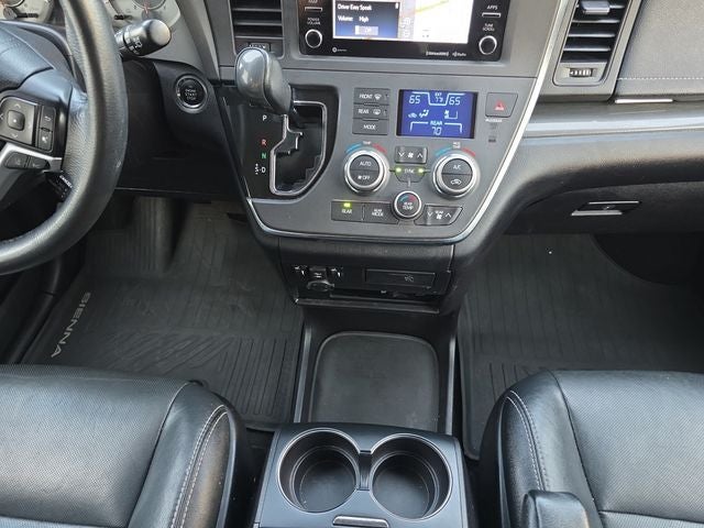 2018 Toyota Sienna SE Premium 8 Passenger