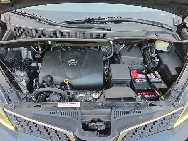2018 Toyota Sienna SE Premium 8 Passenger