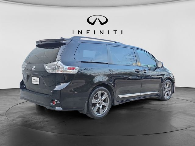 2018 Toyota Sienna SE Premium 8 Passenger