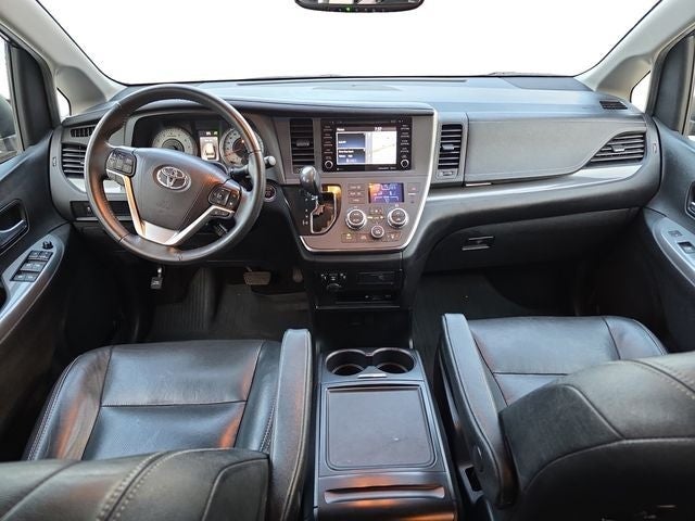 2018 Toyota Sienna SE Premium 8 Passenger