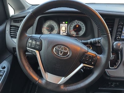 2018 Toyota Sienna SE Premium 8 Passenger