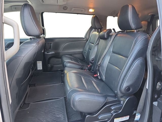 2018 Toyota Sienna SE Premium 8 Passenger