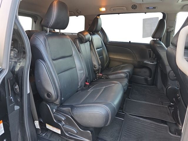 2018 Toyota Sienna SE Premium 8 Passenger