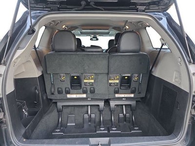 2018 Toyota Sienna SE Premium 8 Passenger
