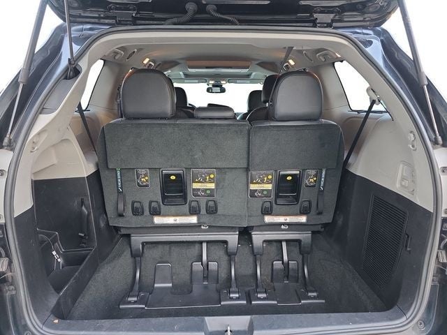 2018 Toyota Sienna SE Premium 8 Passenger