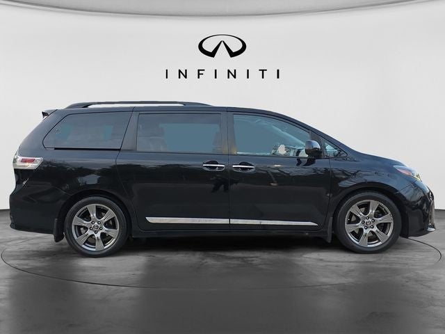 2018 Toyota Sienna SE Premium 8 Passenger