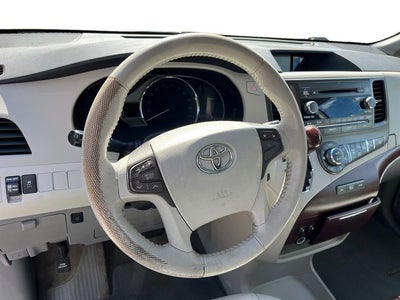 2013 Toyota Sienna XLE 8 Passenger