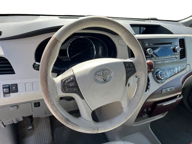 2013 Toyota Sienna XLE 8 Passenger