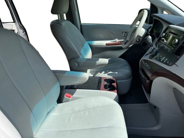 2013 Toyota Sienna XLE 8 Passenger