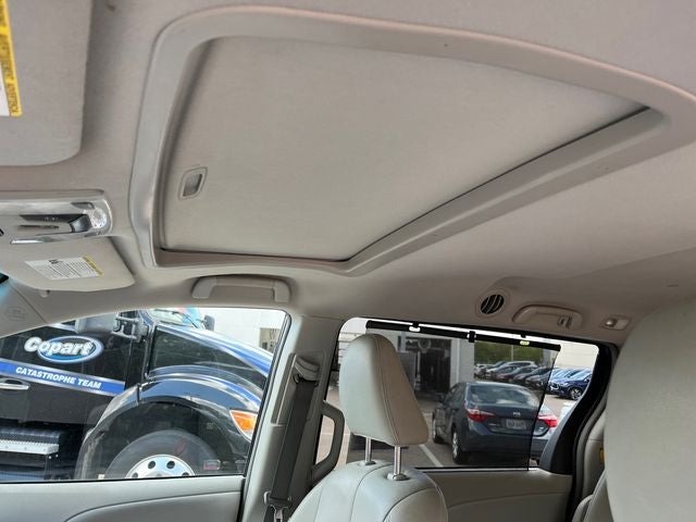 2013 Toyota Sienna XLE 8 Passenger