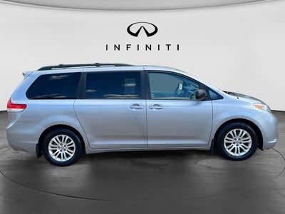 2013 Toyota Sienna XLE 8 Passenger