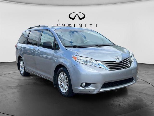 2013 Toyota Sienna XLE 8 Passenger