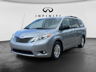 2013 Toyota Sienna XLE 8 Passenger
