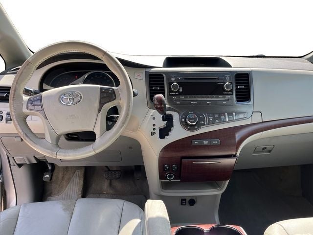 2013 Toyota Sienna XLE 8 Passenger