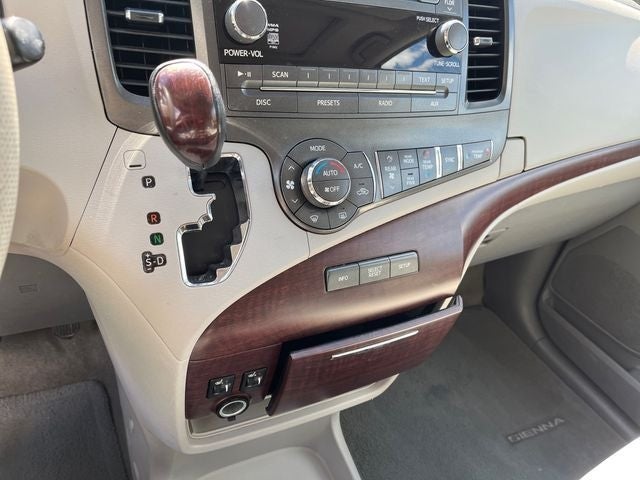 2013 Toyota Sienna XLE 8 Passenger