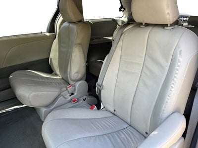 2013 Toyota Sienna XLE 8 Passenger