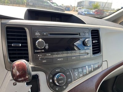 2013 Toyota Sienna XLE 8 Passenger