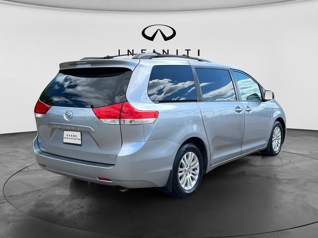 2013 Toyota Sienna XLE 8 Passenger