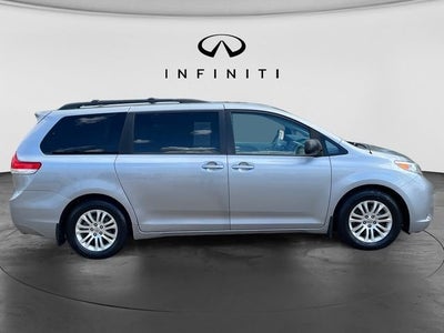 2013 Toyota Sienna XLE 8 Passenger