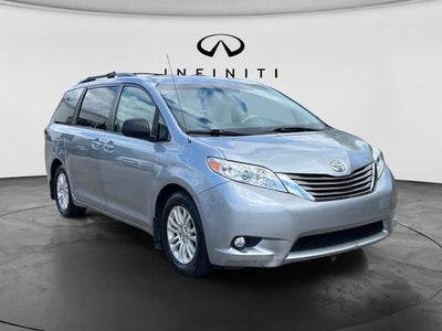 2013 Toyota Sienna XLE 8 Passenger