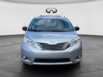 2013 Toyota Sienna XLE 8 Passenger