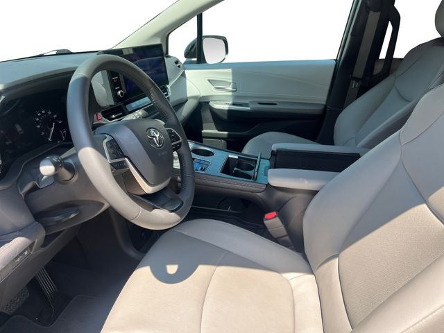 2025 Toyota Sienna XLE 8 Passenger