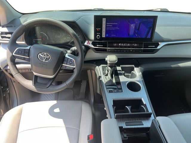 2025 Toyota Sienna XLE 8 Passenger
