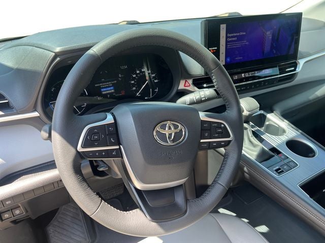 2025 Toyota Sienna XLE 8 Passenger