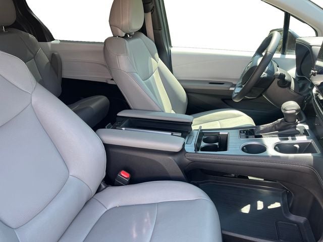 2025 Toyota Sienna XLE 8 Passenger