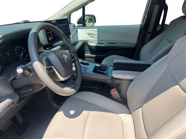 2025 Toyota Sienna XLE 8 Passenger