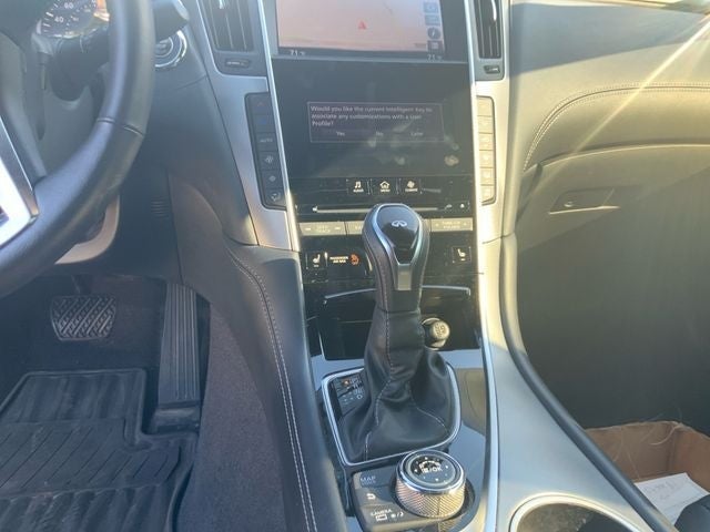2022 INFINITI Q60 LUXE AWD