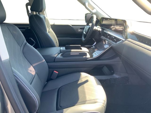 2027 INFINITI QX80 Luxe 4WD