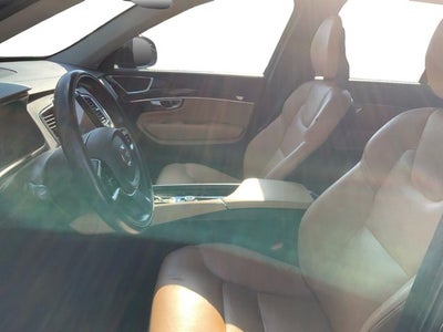 2016 Volvo XC90 T6 Momentum