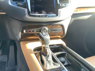 2016 Volvo XC90 T6 Momentum