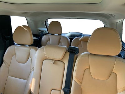 2016 Volvo XC90 T6 Momentum
