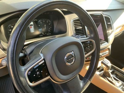 2016 Volvo XC90 T6 Momentum