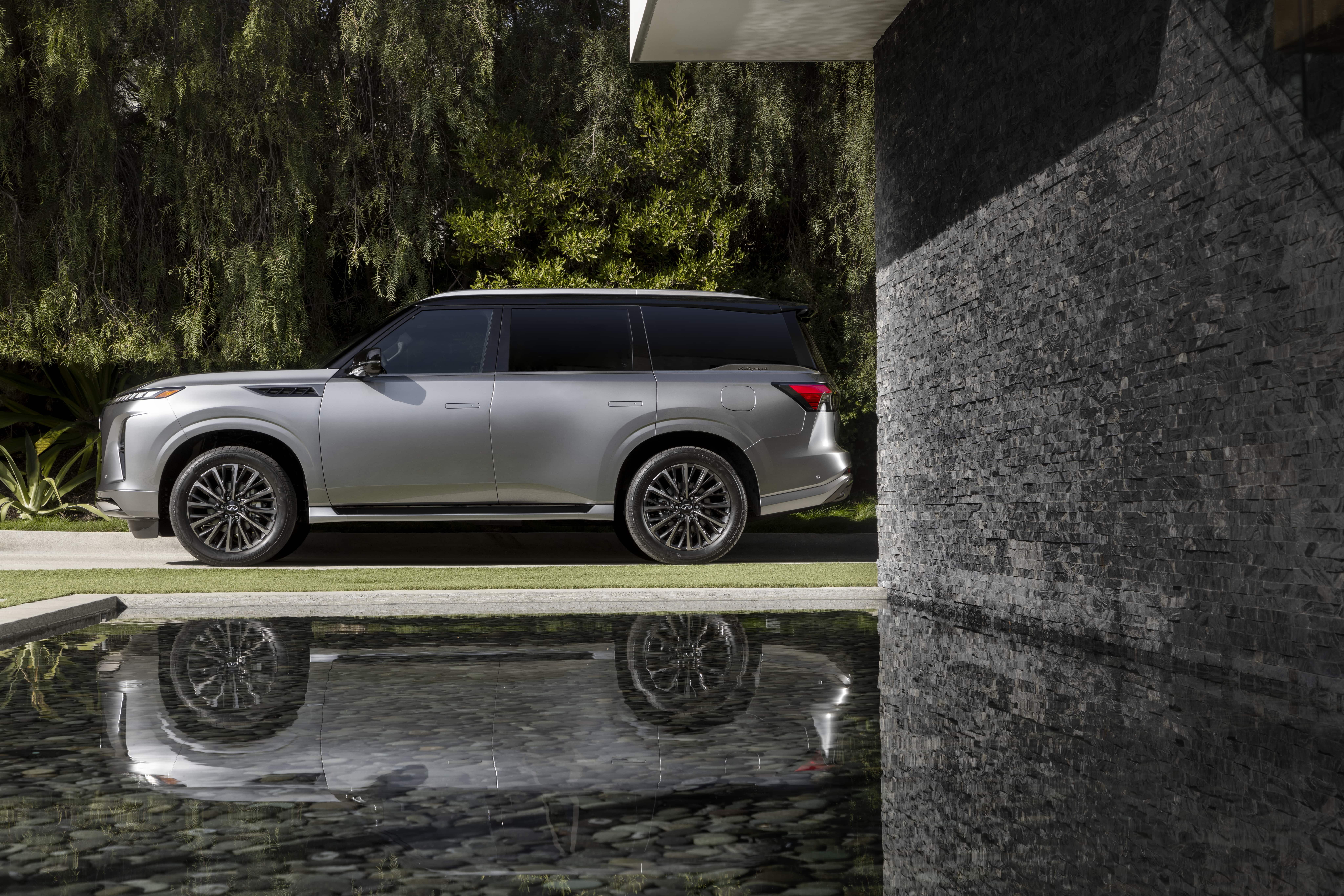 2025 INFINITI QX80 side profile