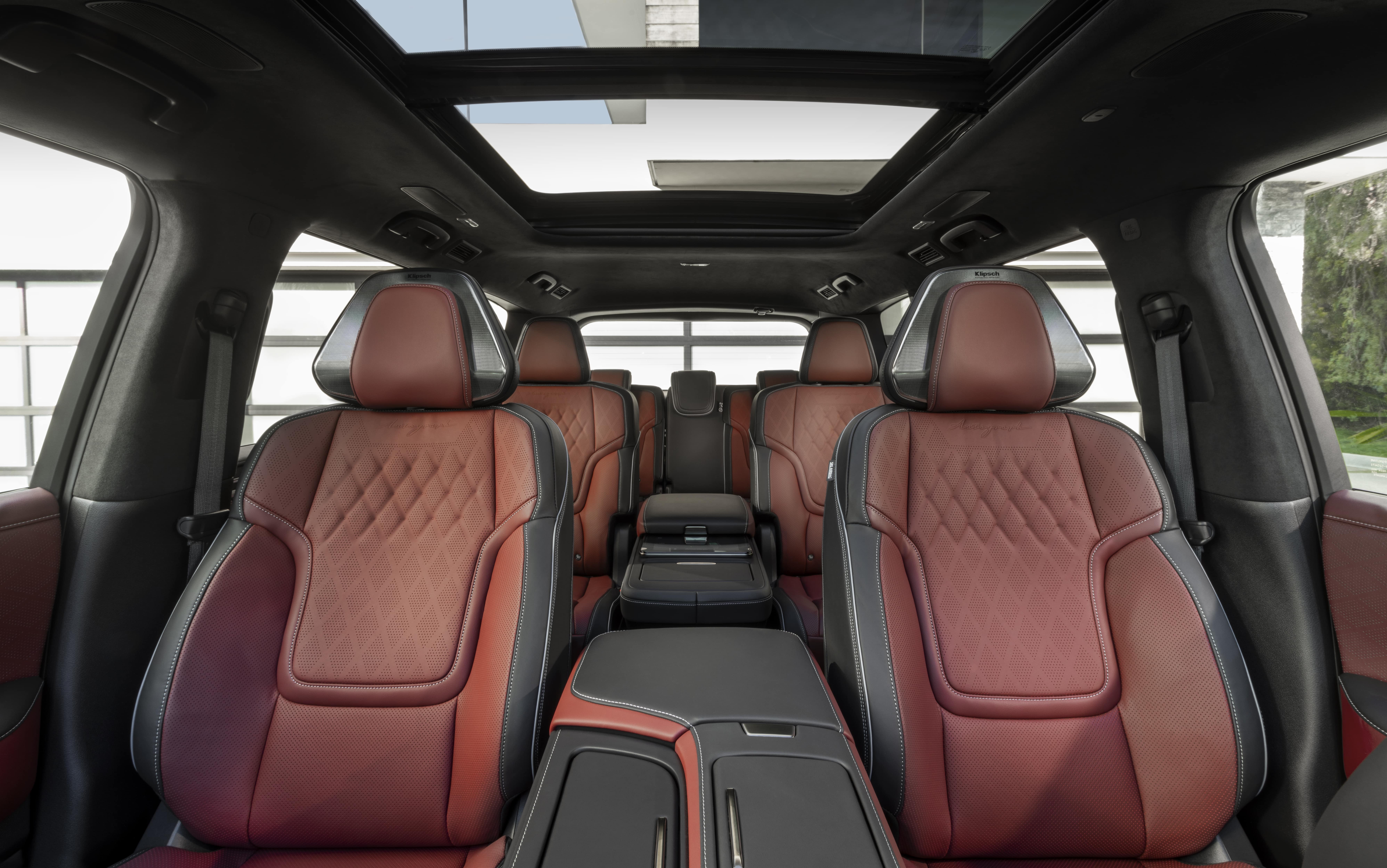 2025 INFINITI QX80 interior seating