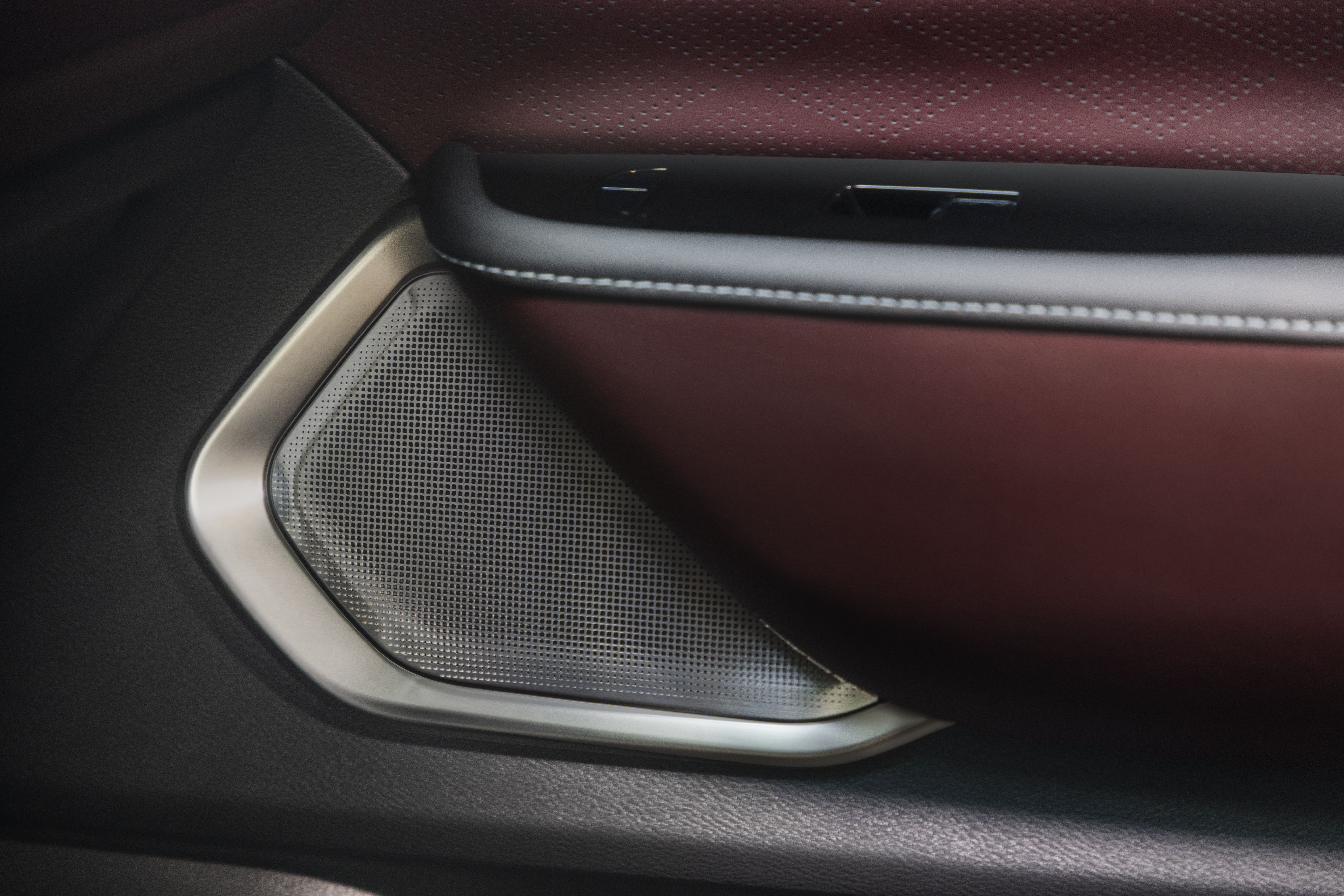 2025 INFINITI QX80 speaker closeup