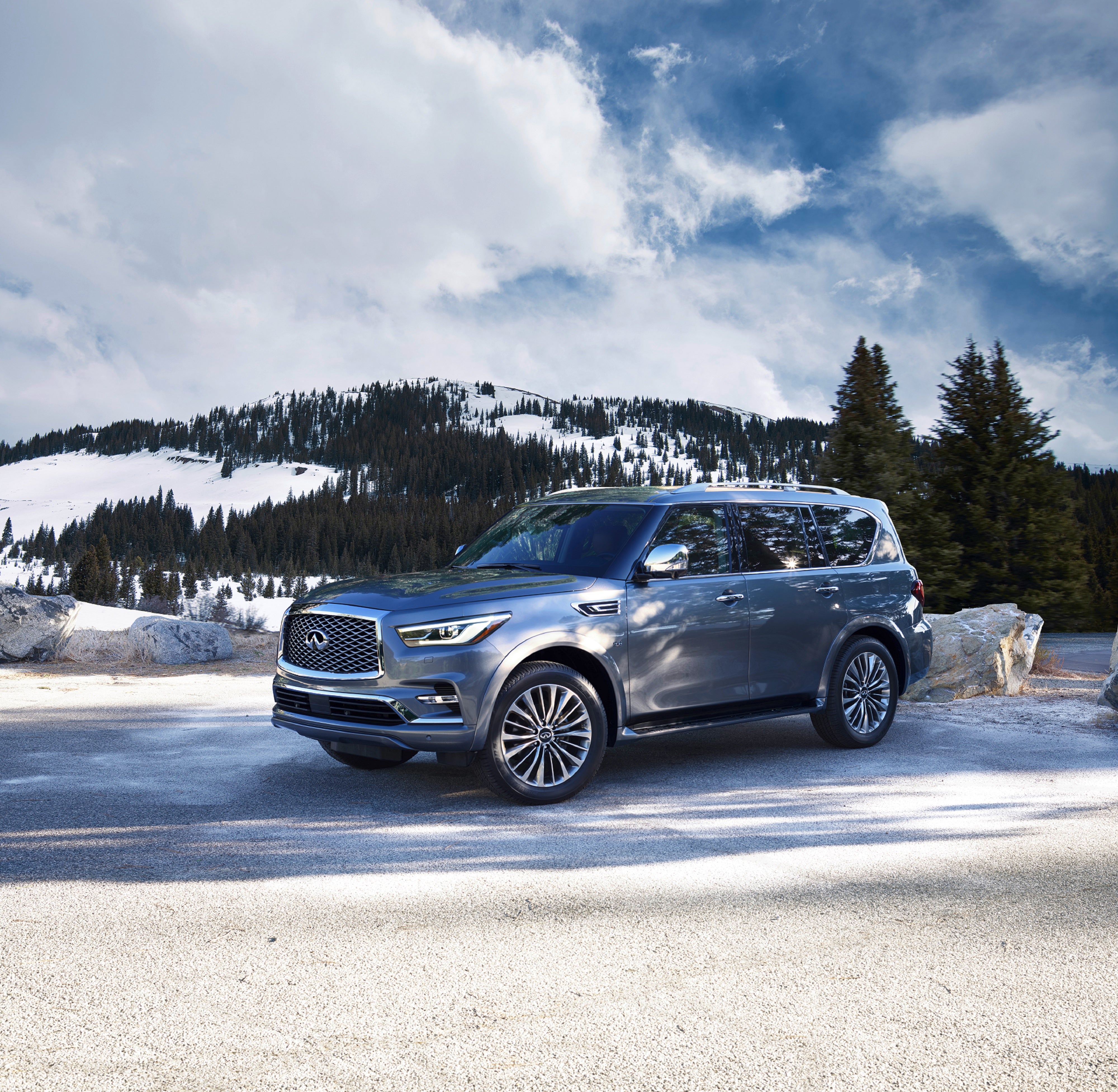INFINITI SUV Outside in the Winter